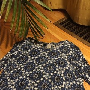 Soft H&M crop sweater with geometric pattern